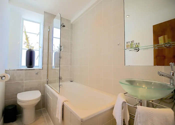 Roland House Aparthotel London